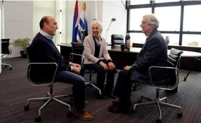JorgeLandi4's tweet photo. Que alguien le haga llegar esta foto  a la "periodista" que preguntaba si estaba bien que algunos políticos del gobierno se reunieran con Raffo....... https://t.co/Bx7w3wwDNy