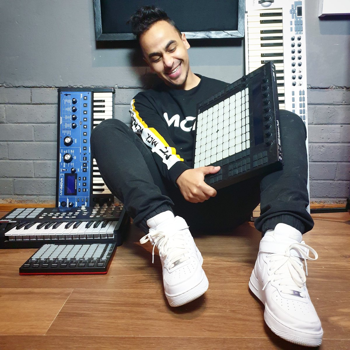 McK_Worldwide's tweet photo. 🎼🎹🎧♥️
#artist #capetownartist #music #producer #ableton #producergear #pushpad #abletonpush #akai #minova #synthesizer #musician https://t.co/CcPwPCfzSk