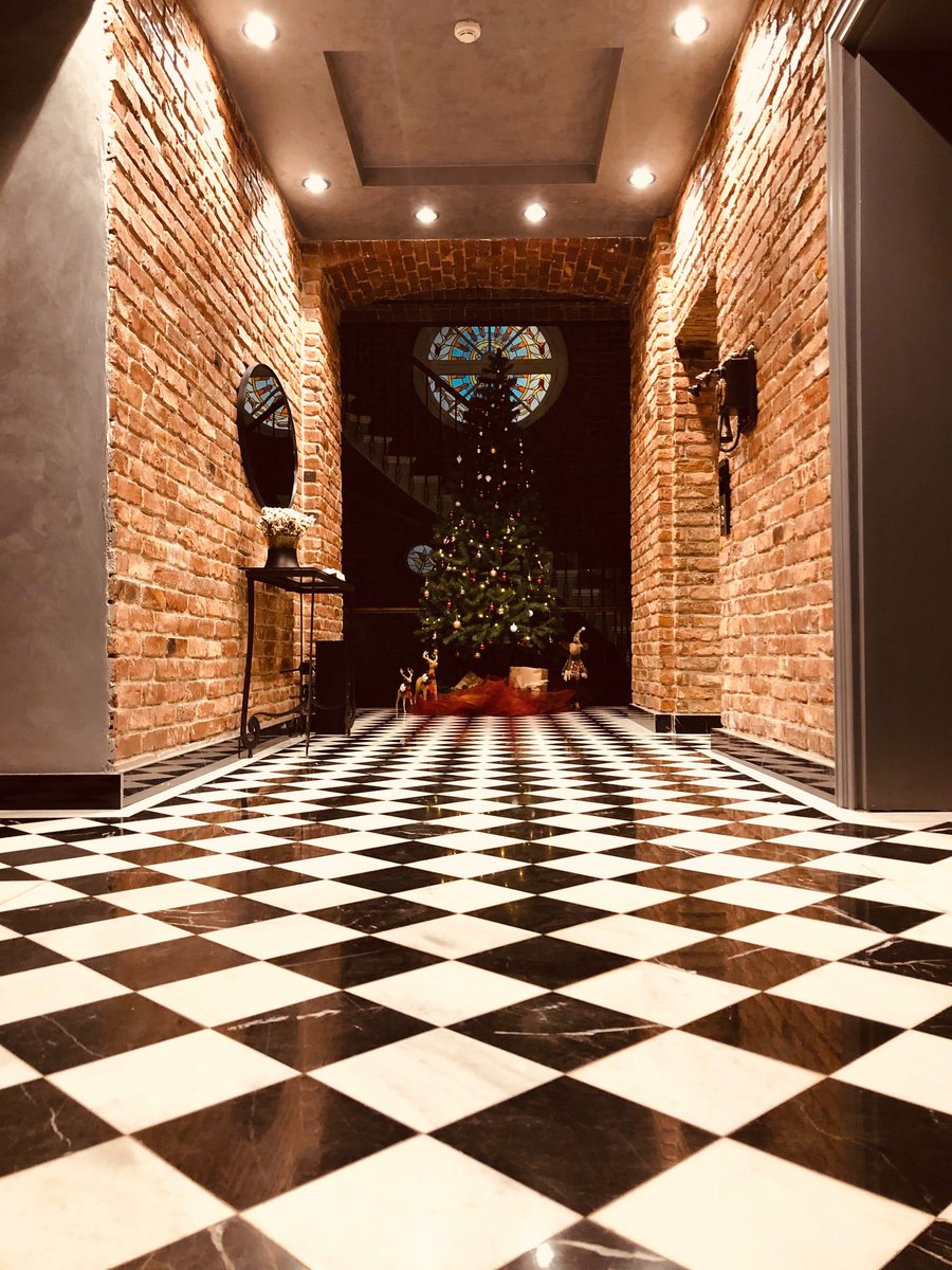 ethemmurat's tweet photo. @Meral_Akcay Meral Hanım;merdivenlere konu olan ev de geçtiğimiz yıllarda özgün mimarisine uygun olarak çok güzel restore edildi. @hoteldecamondo https://t.co/f4upmjHWdK