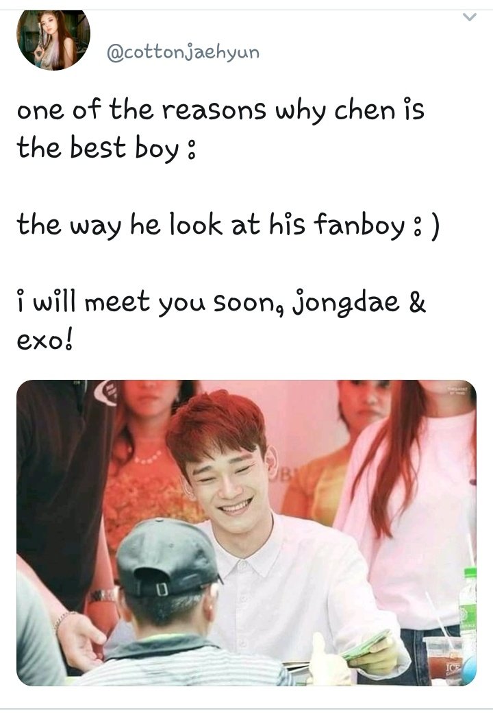 Jongdae looking at his fanboy with so much admiration, and fanboys cheering for him is the best thing