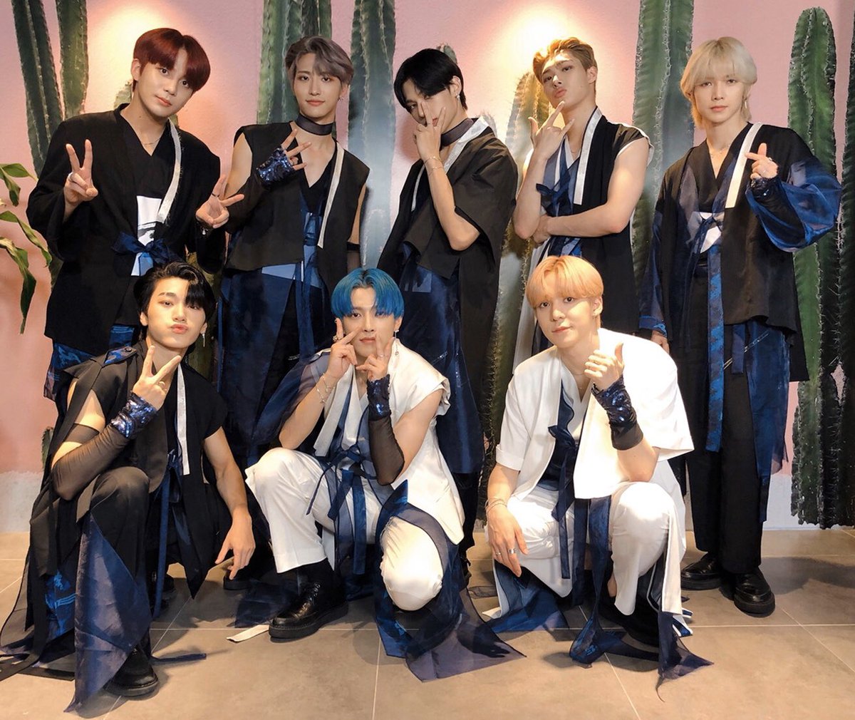 ATEEZofficial's tweet photo. [📷] TODAY ATEEZ
　
컨셉 장인 에이티즈가
오늘은 한복티즈로 에이티니에게 찾아왔어요🥰
예쁜 옷을 만들어주신 C-ZANN E, 이서정 디자이너님 감사드립니다.

#TODAY_ATEEZ #ATEEZ #에이티즈 https://t.co/mcSikZRbp6
