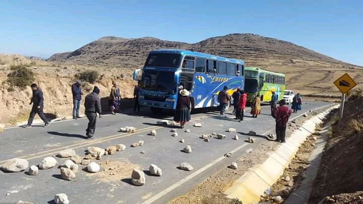 ArgolloCelia's tweet photo. Levantaran bloqueos en las Carreteras de los cinco municipios de la provincia #Camacho dio a conocer Jorge calcina del comité de bloqueo. https://t.co/Iu0x0HaTZK