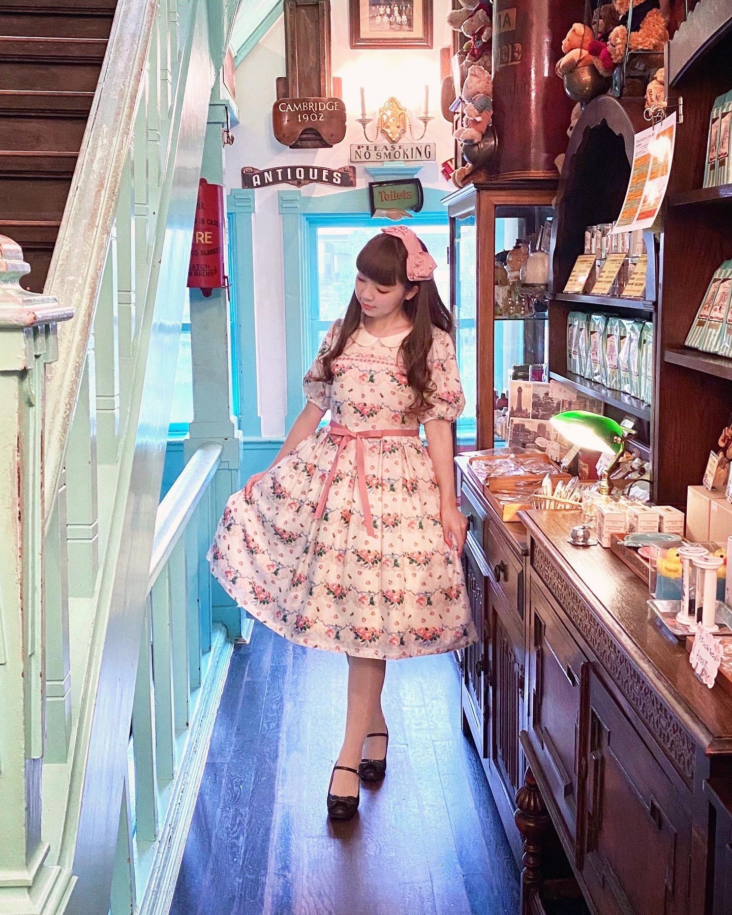 pyon doing her iconic pose