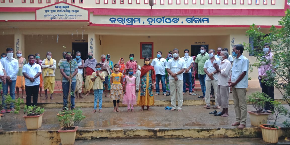 BJD4Ganjam's tweet photo. ୭୪ ତମ ସ୍ୱାଧୀନତା ଦିବସ ଅବସରରେ ପୋଲସରା ବ୍ଲକ ଅନ୍ତର୍ଗତ ହାତୀଓଟ ଜରାଶ୍ରମ ବୃଦ୍ଧ ବୃଦ୍ଧା ଓ ଅନାଥ ଶିଶୁ ଆଶ୍ରମ ଠାରେ ବିଧାୟକ ପୋଲସରା ଶ୍ରୀଯୁକ୍ତ ଶ୍ରୀକାନ୍ତ ସାହୁ ଯୋଗଦେଇ ପତାକା ଉତ୍ତୋଳନ କରିଛନ୍ତି।

@Ganjam_Admin
@bjd_odisha https://t.co/sB62NOczUU