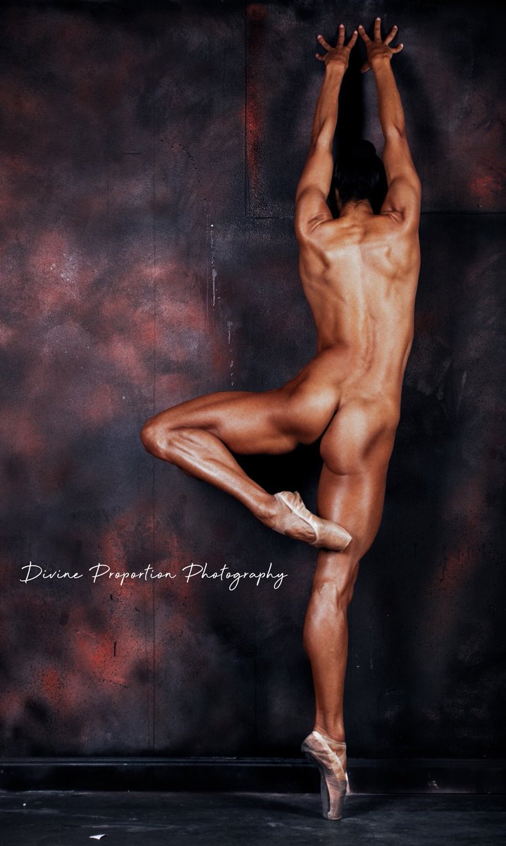 laetitia_model's tweet photo. ✨ Ballet is a passion, a lifestyle, an art...not a hobby ✨⠀
.⠀
📸 IG divprop1.61 taken in Los Angeles 🇺🇸
.⠀
❗️ONLYFANS WEEKEND DISCOUNT! Link in bio❗️😜
.⠀
.⠀
#ballerina #ballet #pointeshoes #fitbody #glutes #losangeles #fdstudios #la #losangelesphotography https://t.co/ZeGjmiMoYW