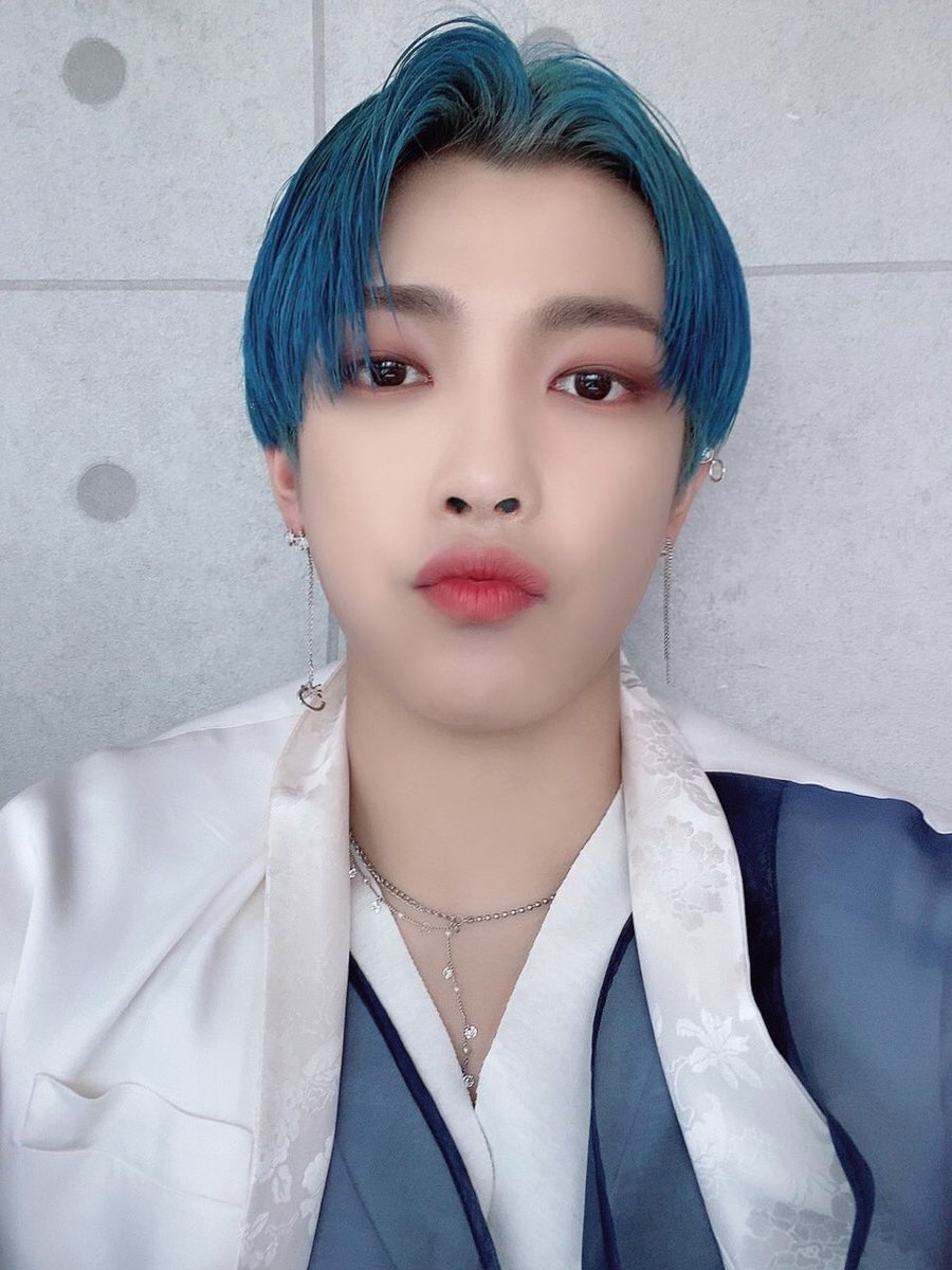 ATEEZofficial's tweet photo. [#홍중] 고마운 하루💙
#ATEEZ #에이티즈 https://t.co/6JVSmmhXA6