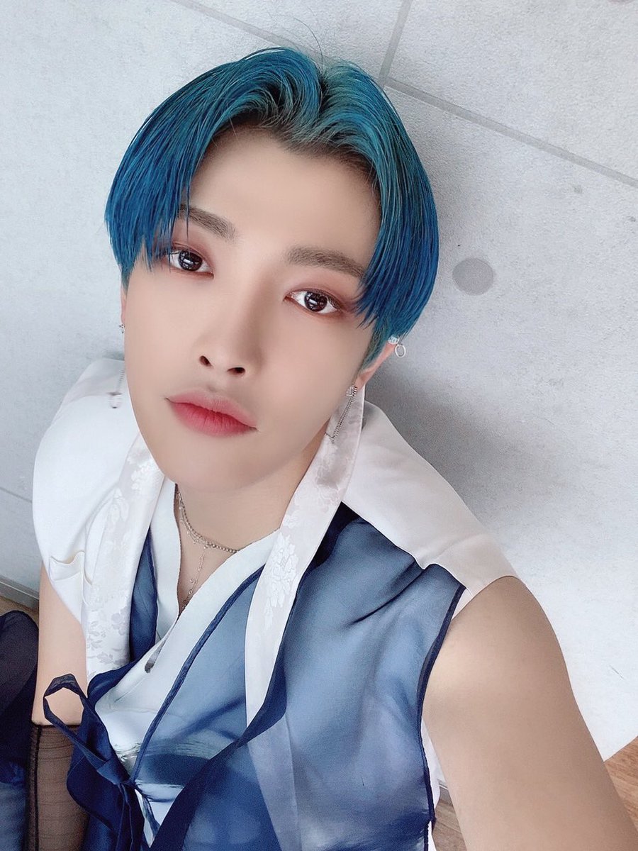 ATEEZofficial's tweet photo. [#홍중] 고마운 하루💙
#ATEEZ #에이티즈 https://t.co/6JVSmmhXA6
