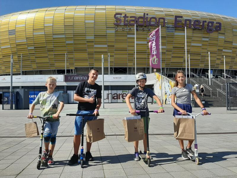 PolsatPlusArena's tweet image. Wyścig na hulajnogach już za nami ❗️ Tak się dziś bawiliśmy pod #FUNARENA 👇 Dziś możecie odwiedzić nas jeszcze do 17:00, a z kolejną porcją #MocWrażeń czekamy na Was już jutro od 11:00.