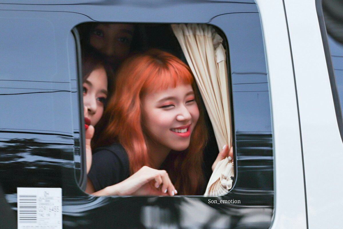 a thread of son chaeyoung peeking through the car window