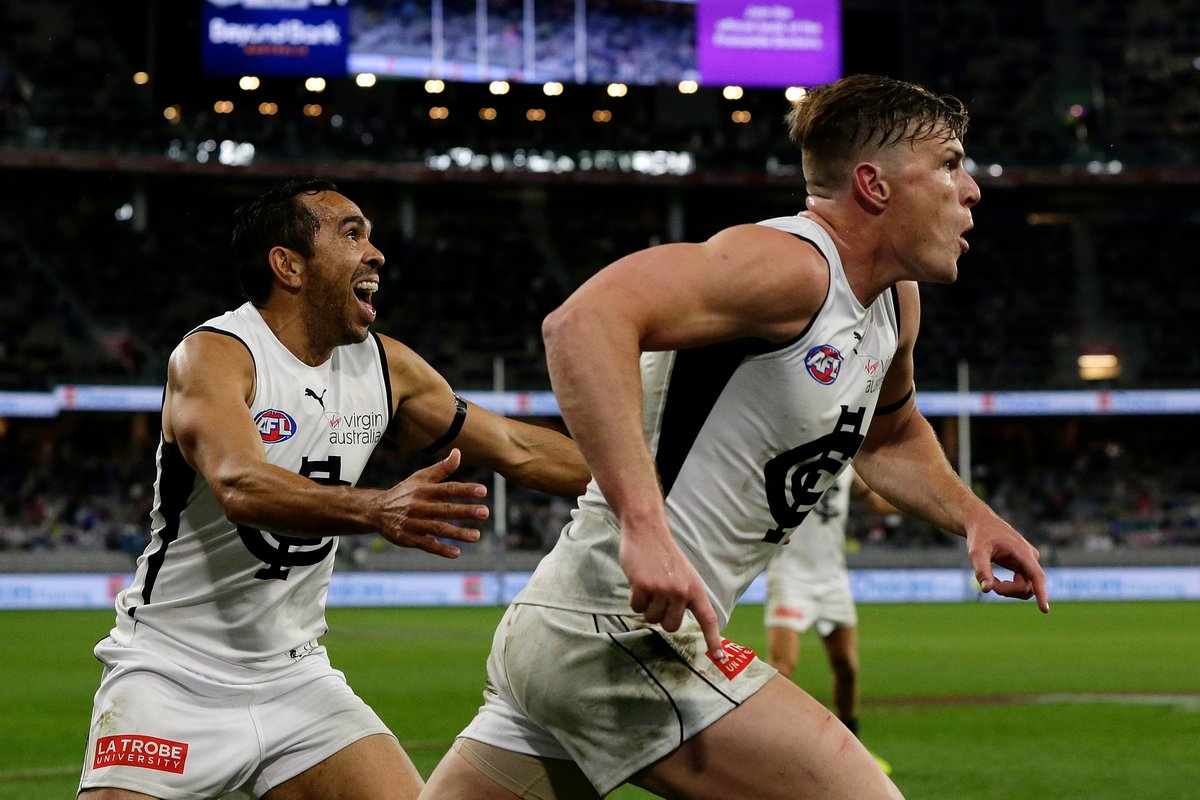 AFL's tweet photo. Scenes after the siren!  

#AFLFreoBlues https://t.co/gH4fsP3Xk8