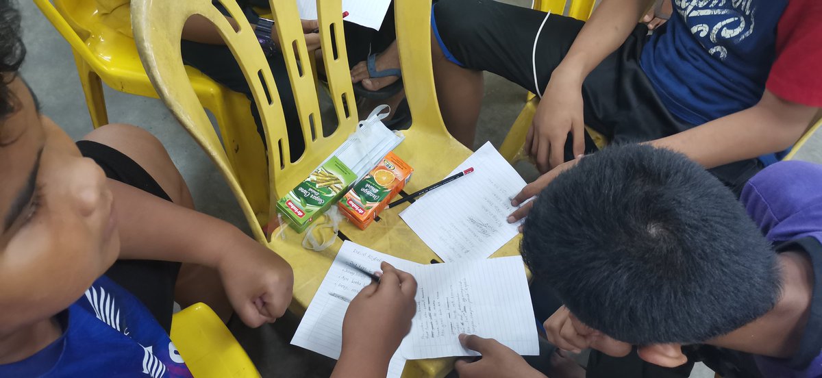 KelawarGua's tweet photo. Rap Workshop PPR Lembah Subang 1, Dewan Blok C. Rapper2 sekarang boleh bungkus ah pasni sebab semua power #rapworkshop #forthechildren #anakanakcarti #ajarrap #donedakwah https://t.co/AzWEOvkg6U