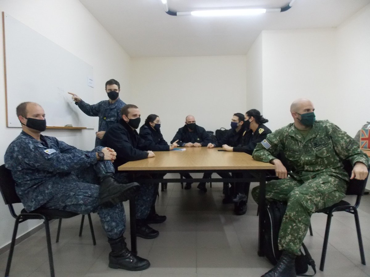 ESGUE3's tweet photo. JUEGOS DE GUERRA EN EL CURSO DE PASAJE
DE GRADO DE TENIENTES DE NAVIO
El 6 y 7 de agosto pasados, la Escuela de Guerra Naval en el marco de la asignatura Análisis de Encuentros, llevó a cabo el análisis de un hecho histórico naval mediante el uso del simulador táctico. https://t.co/zN0jkRZ7ua