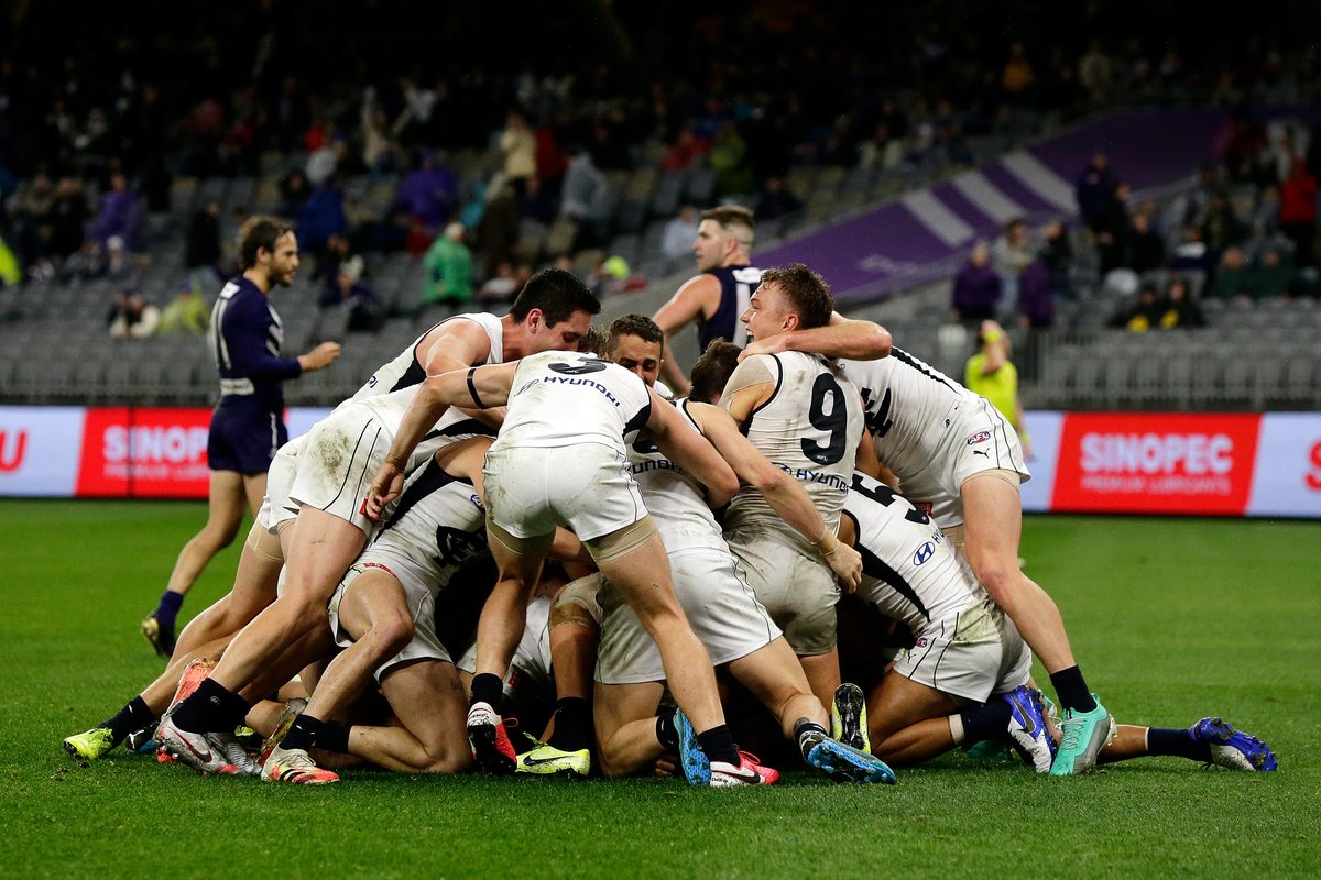 AFL's tweet photo. Scenes after the siren!  

#AFLFreoBlues https://t.co/gH4fsP3Xk8