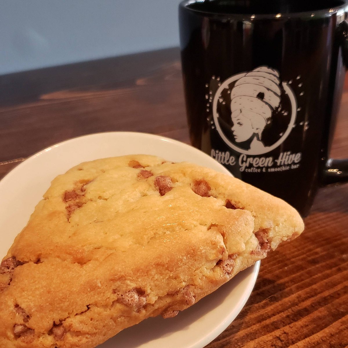 ⛅ Rainy days call for great coffee ☕ and yummy scones 😋 
#rainydays #littlegreenhive #Roanokeva #downtownroanoke
