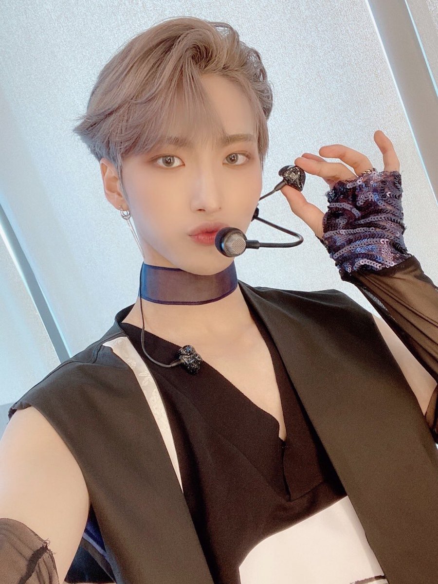 ATEEZofficial's tweet photo. [#성화] 한복티즈💙🤍💙🤍
#ATEEZ #에이티즈 https://t.co/4tohwsjrcv