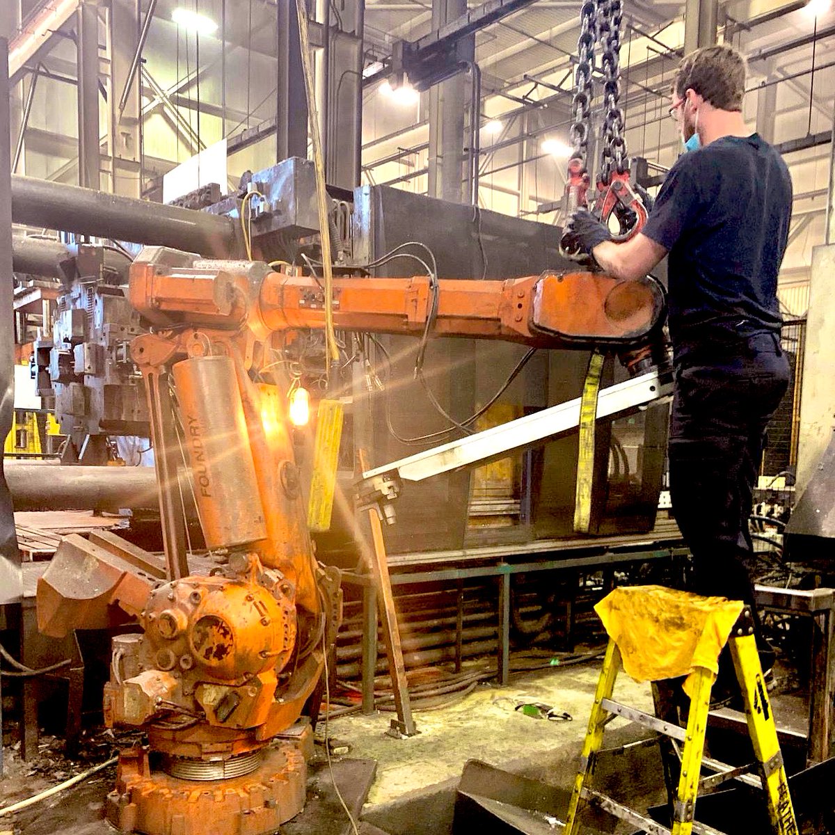 FsdRobotics's tweet image. ▪️FSD’s experienced robotic field service techs armed with critical spare parts saved another customer critical down time ! 

#robotrepair #emergencyservice #fsdrobotics #industrialrobots #robotmaintenance