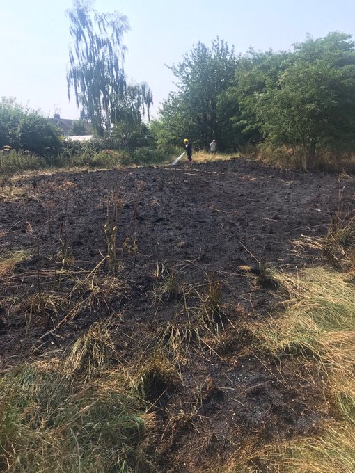 cambsfrs's tweet photo. Earlier this week a crew from #Dogsthorpe spent an hour extinguishing a deliberate fire in Francis Gardens ๐ฅ๐
Anyone with information about the fire should contact @CambsCops ๐ online, or @CrimestoppersUK anonymously
#FlamesArentGames #ArsonIsACrime https://t.co/O6HmGGv2ea