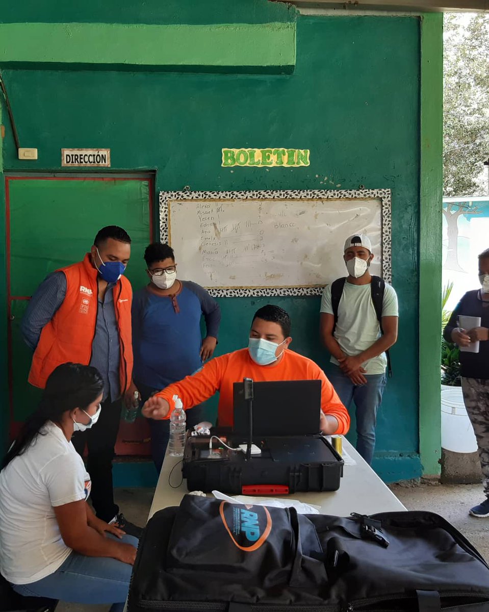 Mayriliss's tweet photo. #Enrolamiento en Guaimaca #rnp #identificate #nuevoDNI #sosloquellevaspordentro https://t.co/JQsAYmPY86