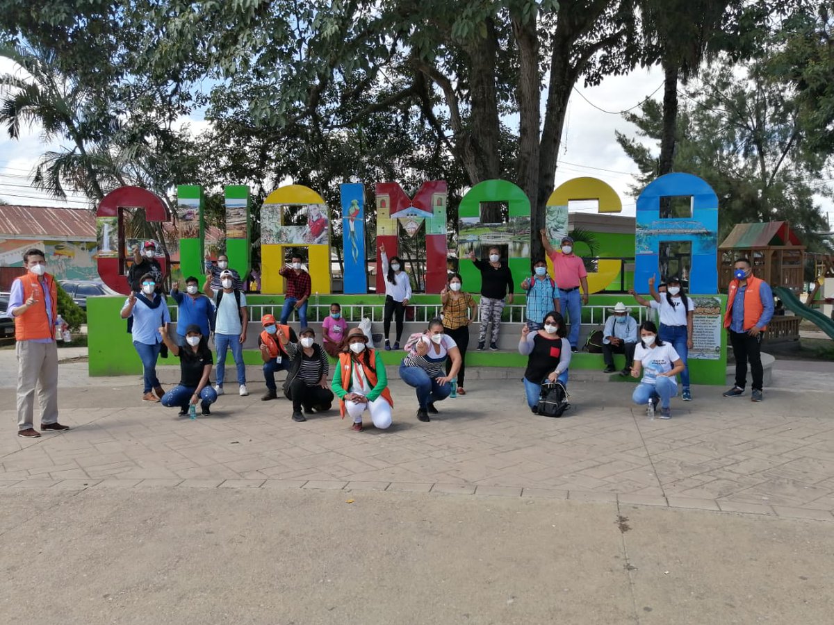 Mayriliss's tweet photo. #Enrolamiento en Guaimaca #rnp #identificate #nuevoDNI #sosloquellevaspordentro https://t.co/JQsAYmPY86