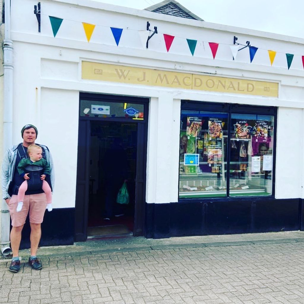 Couldn’t help myself in stornoway as the home of stornoway black pudding to pop in and see @CharlieBarleys and @wjmacdonaldbutchers #stornowayblackpudding #stornowaybutcher