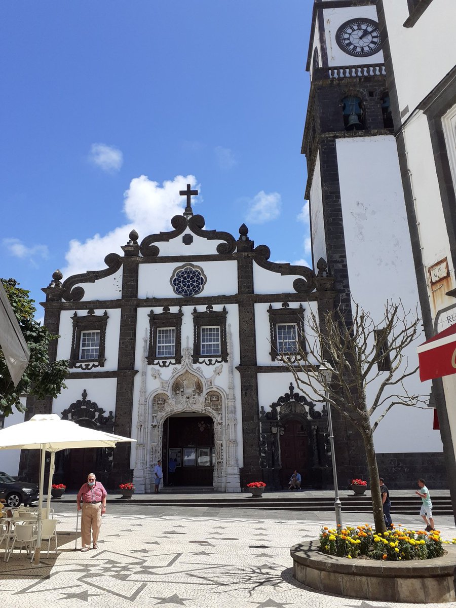 This is the main curch in Ponta Delgada, São Sebastião, known as 'a Matriz' ~ 'the Matrix'...5/n – bei  Igreja Matriz de São Sebastião