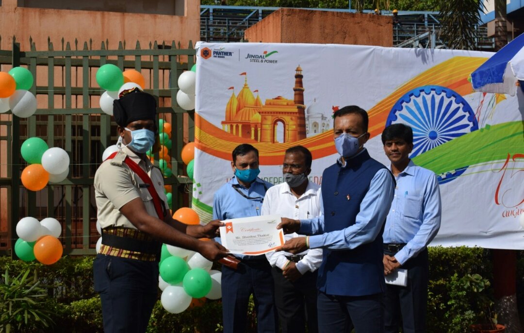 Preity5401's tweet photo. It's always a moment to cherish when recognised on a special occasion and awards received from a special person like @MPNaveenJindal. Thank you sir #74thIndependenceDayIndia #JSPLBarbil @G28Suresh @JSPLCorporate https://t.co/3uHIvdmaht