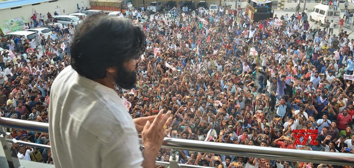 deepakbantupal3's tweet photo. #PawanKalyanBirthdayCDP
The person who introduced 

The style to the youth
The international fights
The attitude to character
The patriotism to fans

My hero
My inspiration
My idol
My demigod
Long live Sir  @PawanKalyan

#PawanKalyanBirthdayCDP https://t.co/cto0mxvTHf