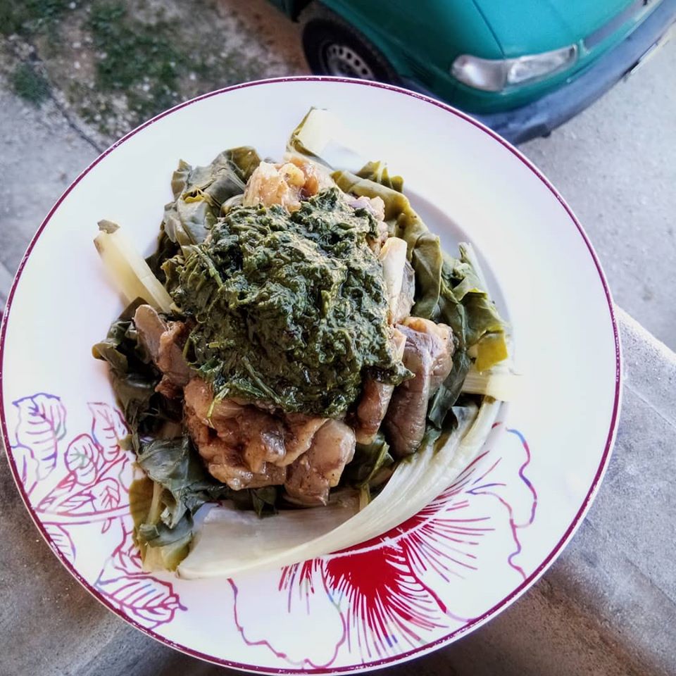 DeTesTripes's tweet photo. L'expérience culinaire du jour : 50 nuances de #vert ! 💚🥒🌿✊
Lit de blettes vapeur #nature, monté par son onctueux fondant d'aubergines aux épices chorba comme là-bas, et sublimé par un pesto maison ail des ours/herbe de blé pour se chlorophyller en beauté ! 😋
#healthystuff https://t.co/GNZzNVWJP8