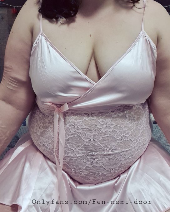 Feeling cute and vulnerable in pastel pink 😘😘😘 https://t.co/dKdgbMdfQR