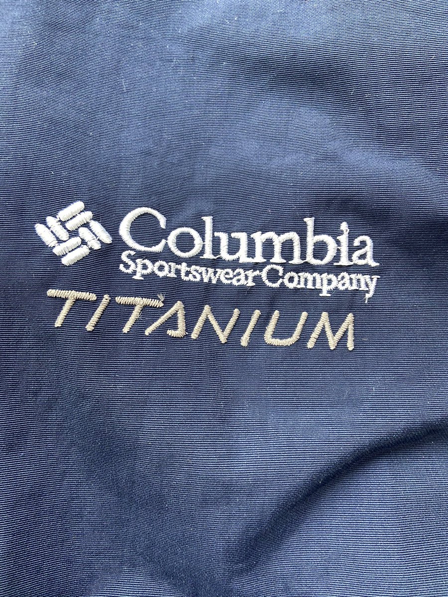 ProFitNutrition's tweet photo. Very dissatisfied, apparently one of the globes most reputable winter sports wear brands! This +£500 coat couldn’t withstand a delicates wash to rejuvenate its water repellency. The hood got ripped out of the neck pocket and ripped off the zip!! Not recommend @Columbia1938 https://t.co/iP507qjuFm