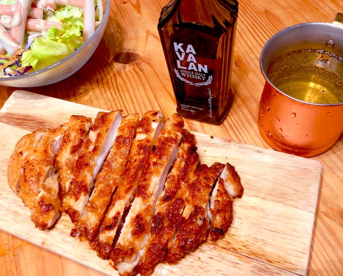 本日の我が家は夫くんお手製台湾からあげと台湾ウイスキー!!🎉🎉🎉食後はマンゴーが待っている🥭🥭🥭しあわせ…🥰 