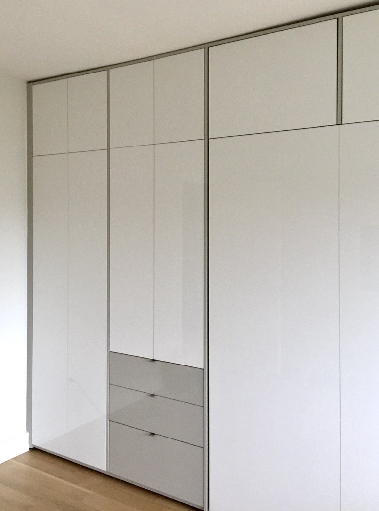 transFORMhome's tweet image. When the need for a multifunctional room is needed to store, sleep, and work, we have design solutions to make any space work for your needs.

#ShelfieSaturday #transformhome #wallbed #homeoffice #weekend #weekendvibes