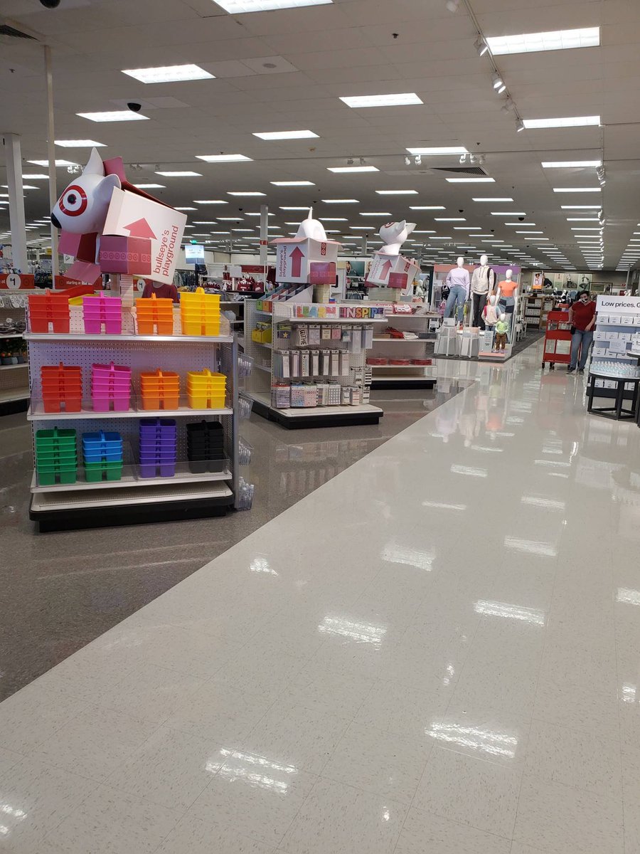 Move in weekend #1 at the U of A. My team is welcoming our guests with this beautiful entrance. <a href="/CRBrookhouser/">Chris</a> <a href="/RicaDevas/">Erica DeVasier</a> @psjane #FayettevilleFury #D167PaceSetters