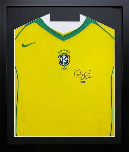 KwikPictureFram's tweet photo. Kwik Picture Framing offers Football shirt display frames to put your favourite football, rugby or cricket shirt into the frame. https://t.co/9OY8Le2lOs 

#footballshirtframe #sportsshirtframe #footballframe #sportsframe #pictureframes https://t.co/7McP6KUu1A