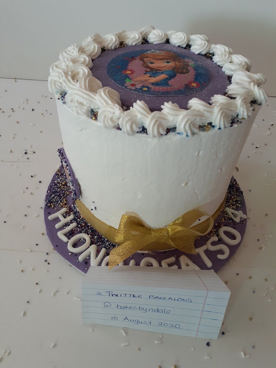 bakesbyndalo's tweet photo. #twitterbakealong
#princesssofiacake
#whippedcreamcakes
@thebakingnanna1 @Rob_C_Allen
A orange sponge princess Sofia cake in strawberry kiwi flavored whipped cream. https://t.co/PmicpdCaRy