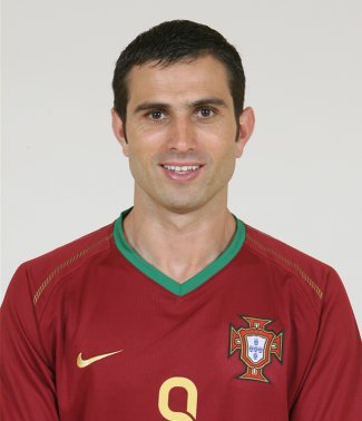 I am surprised to learn that the local team (Santa Clara) is top tier Portuguese football, though not a historic side.Pauleta, one of the best ever Portuguese strikers, started his career here. Before going to PSG I remember he played a few years in Salamanca, when they...6/n
