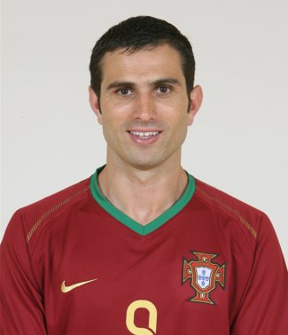 I am surprised to learn that the local team (Santa Clara) is top tier Portuguese football, though not a historic side.Pauleta, one of the best ever Portuguese strikers, started his career here. Before going to PSG I remember he played a few years in Salamanca, when they...6/n