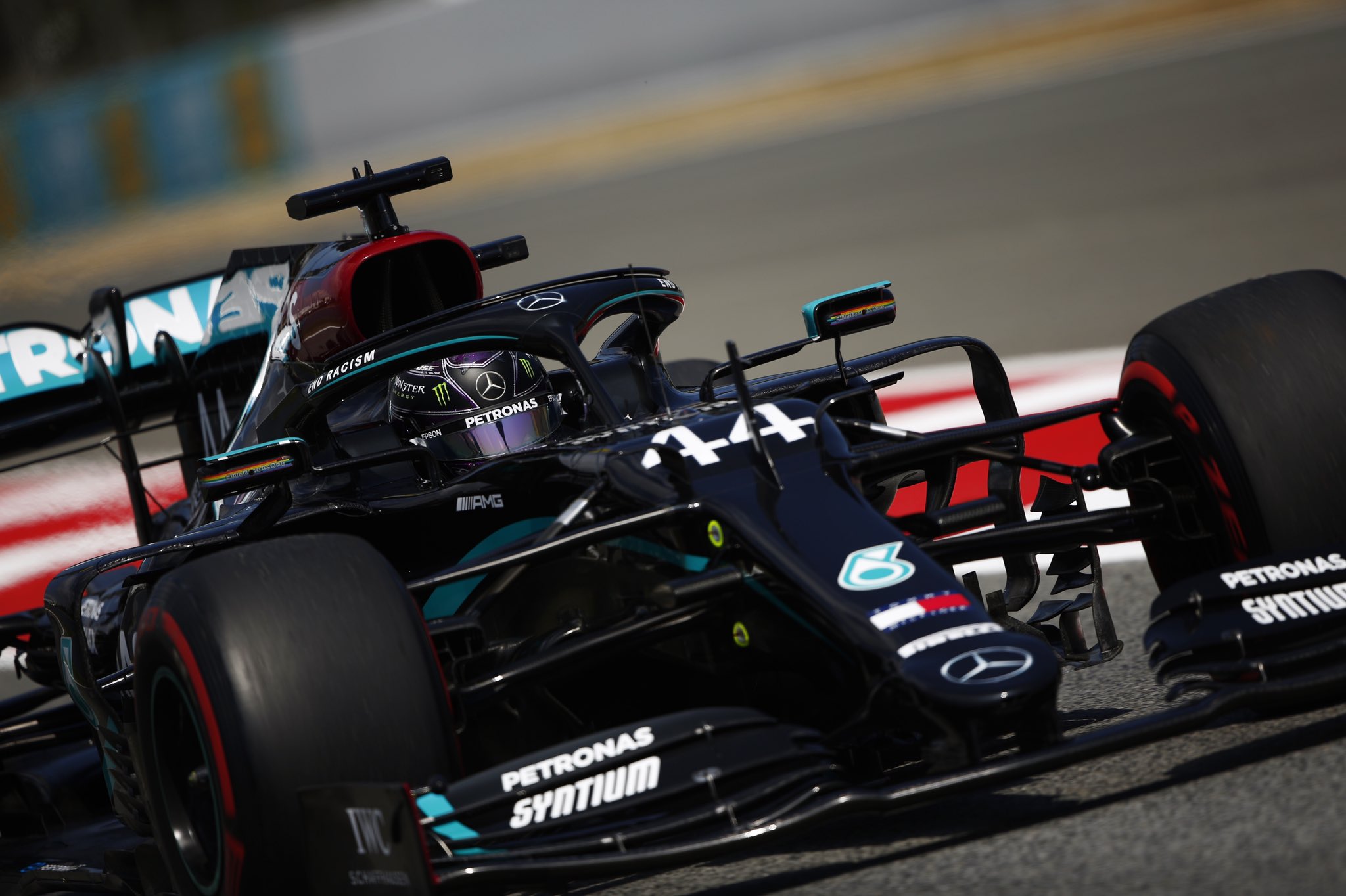 Lewis Hamilton 59 ezreddel győzte le Bottast a Spanyol Nagydíj időmérő edzésén