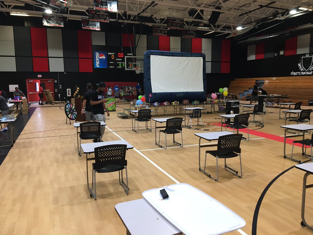 mositampa's tweet photo. Being a resource in the community also means supporting the community through volunteering. This morning we are at Sligh Middle Magnet helping stuff backpacks with @TitusONeilWWE @unsignedpreps Proud to be a part of this community always making it better. #KeepDiscovering https://t.co/CGqQHtKsbV