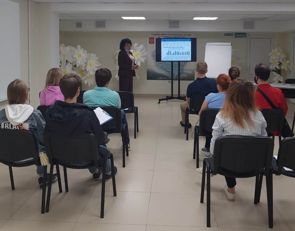 ZAGS_Region's tweet photo. Сегодня состоялась очередная встреча специалистов по мерам поддержки молодых семей и семейного психолога с будущими молодоженами. Уже открыта предварительная запись на следующие лекции, которые состоятся во Дворце бракосочетания г.о. Самара 22.08, 05.09,12.09. https://t.co/s4qOxPSg18