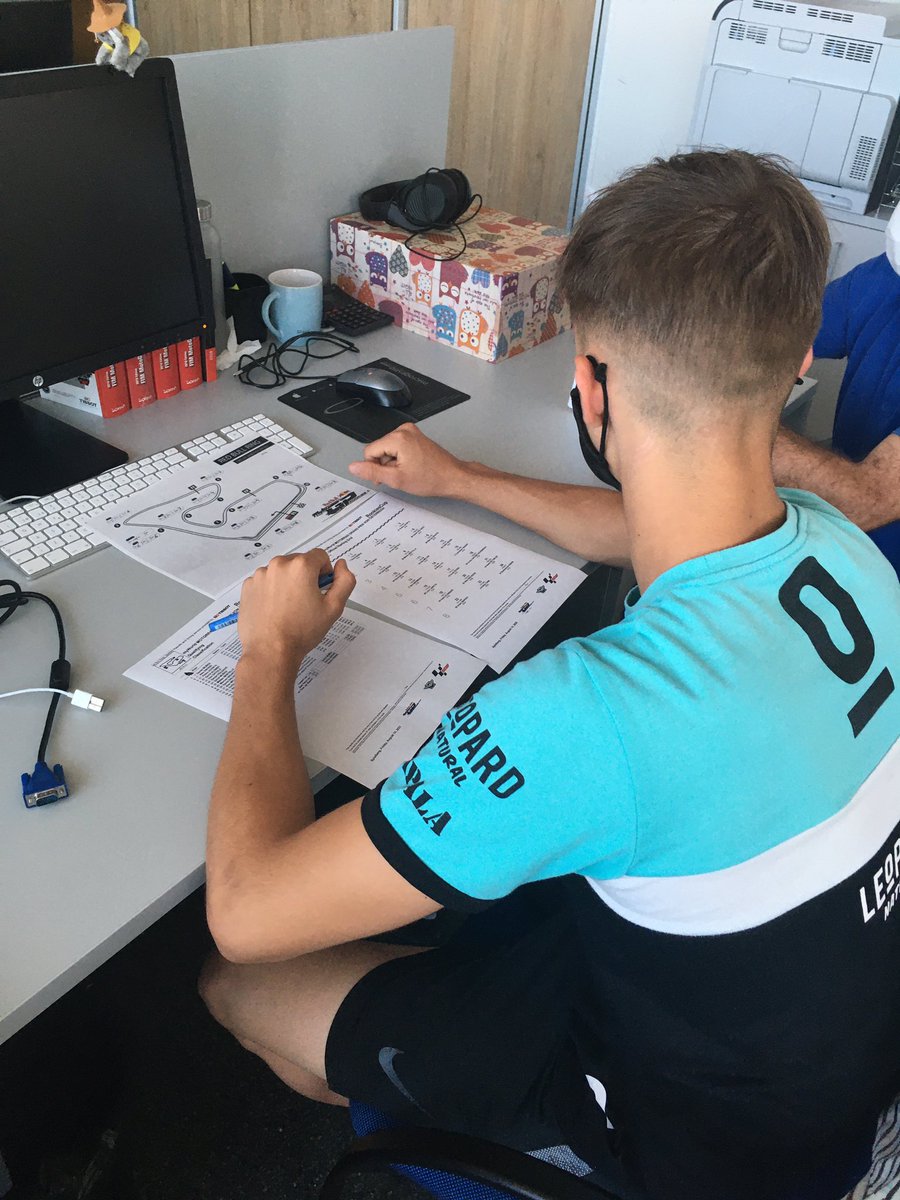 Ojo, <a href="/XaviArtigas43/">Xavi Artigas</a> ya está preparando la estrategia de carrera, <a href="/RicardJove/">Ricard Jové</a>. <a href="/sergimejias/">Sergi Mejías</a> estamos en buenas manos, a partir de las 16:20 en <a href="/DAZN_ES/">DAZN España</a>