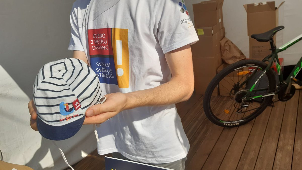 Mazais rīdziniek un viņa vecāki! 
Ja atpazini savu cepurīti, tad nāc tai pakaļ uz Rīgas svētku info centru.

#RigasSvetki2020