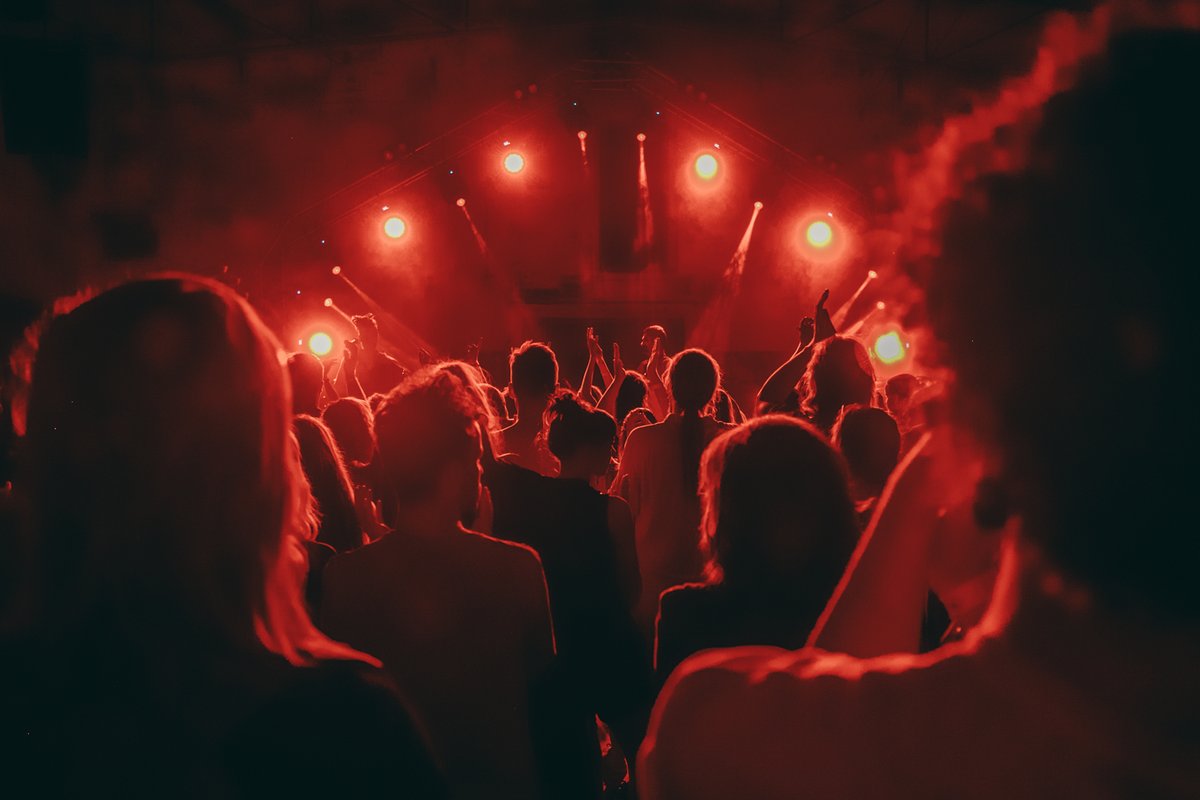 Vēl pēdējās stundas un otrā Rīgas svētku diena būs noslēgusies. 
Tev vēl ir iespēja aplūkot koncertu Vērmanes dārza estrādē, izbaudīt festivāla Festivāla Komēta dejas Daugavgrīvas cietoksnī vai apmeklēt izstādes Vecrīgā un Imantā. 
Turpinām svinēt! 

#Rigassvetki2020