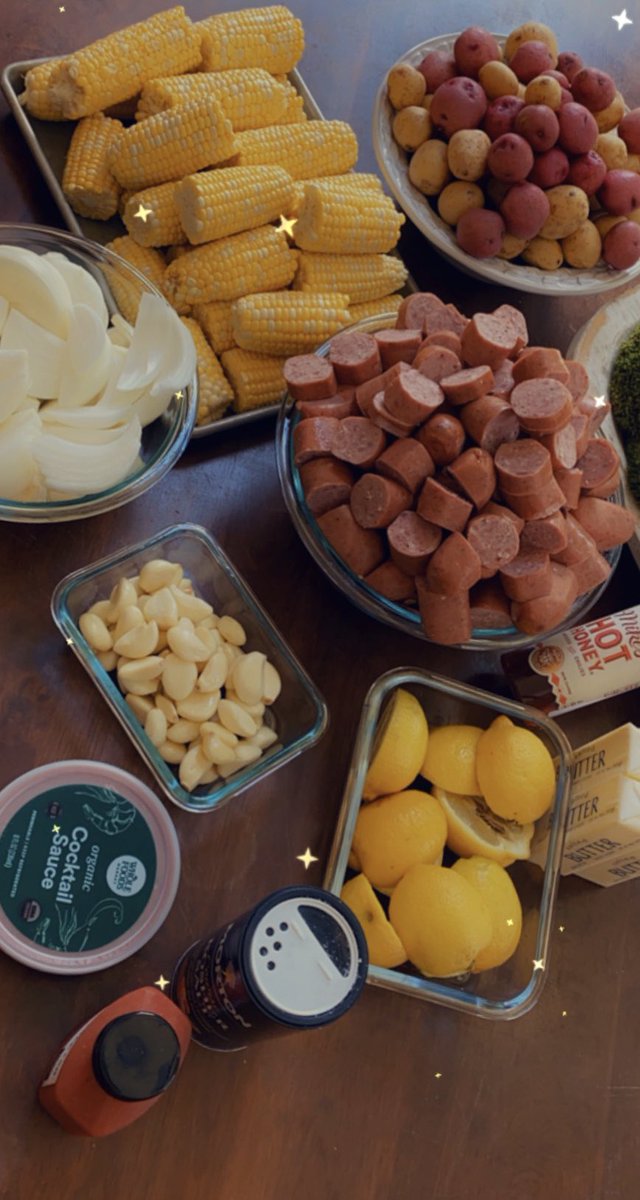 PattyLittrell's tweet photo. Just add shrimp! And friends and cocktails...on the patio. #lowcountryboil #lifeonthewater #spicy https://t.co/XfKH00xGFm