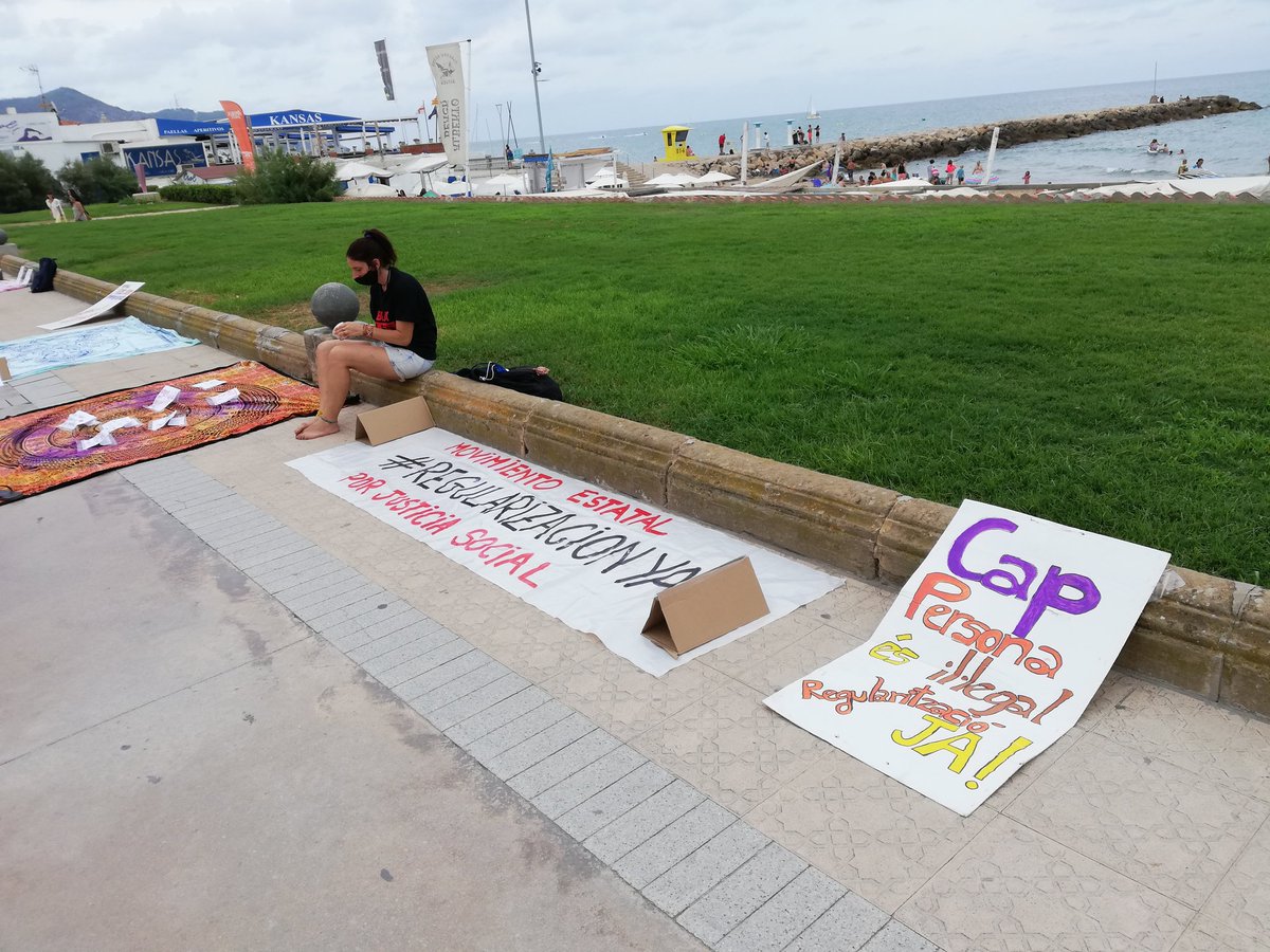 garrielies's tweet image. Aquesta tarda anb @UcfrGarraf acció de suport als venedors ambulants al passeig de Sitges. #regularitzacióxtotes