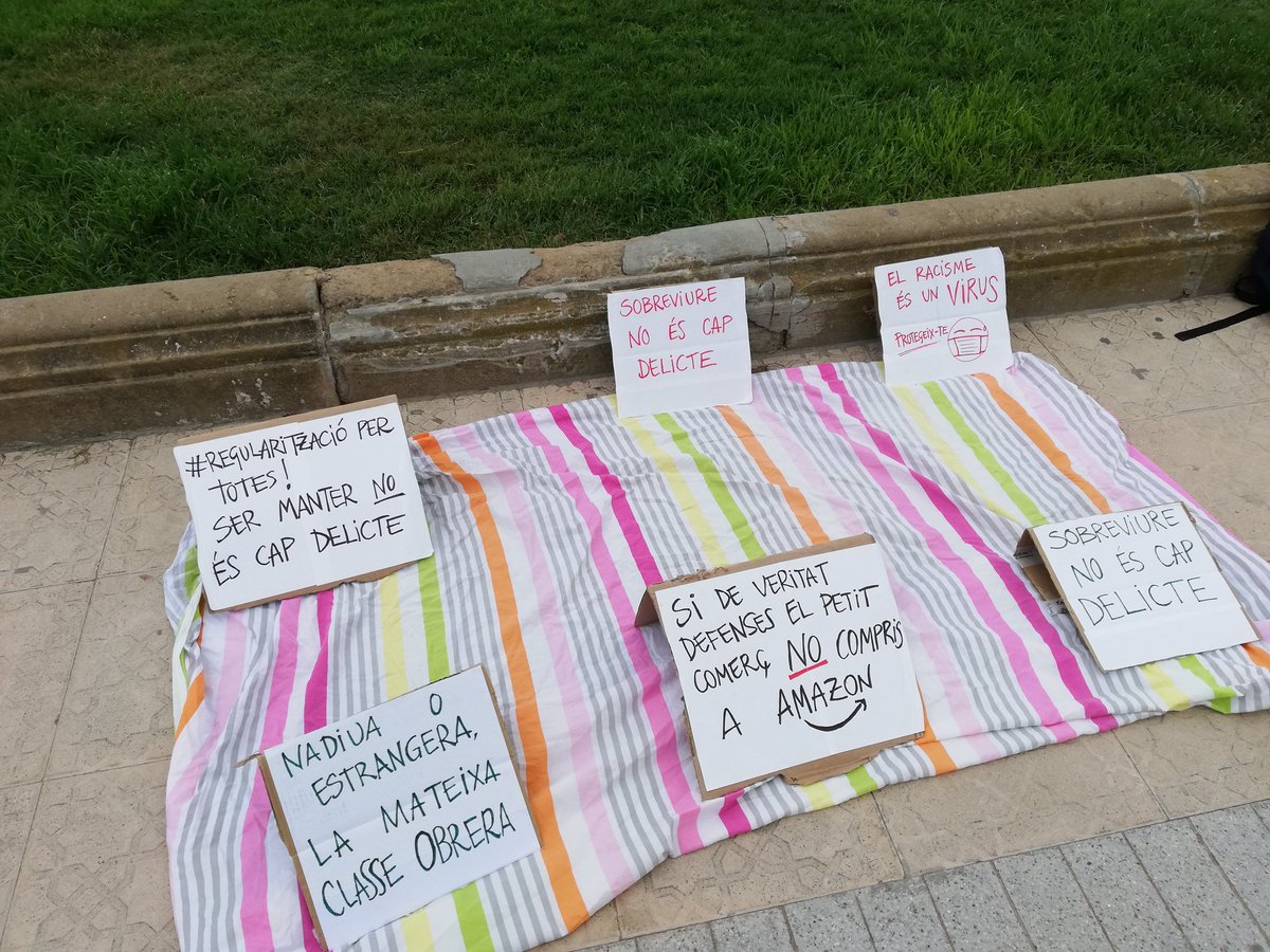 garrielies's tweet image. Aquesta tarda anb @UcfrGarraf acció de suport als venedors ambulants al passeig de Sitges. #regularitzacióxtotes