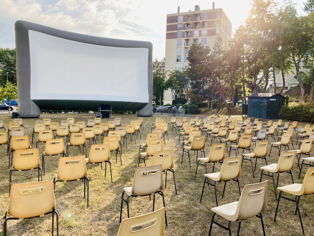 Des cinés plein air dans nos quartiers !

Ce soir, au Vallon de la Dollée, Le Roi Lion dernière version (2019) sera projeté gratuitement grâce au partenariat entre le #Cinemoviking (suite>facebook.com/10856554732595…)

#emmanuellelejeune #saintlo #cinepleinair #cinema #ladollee