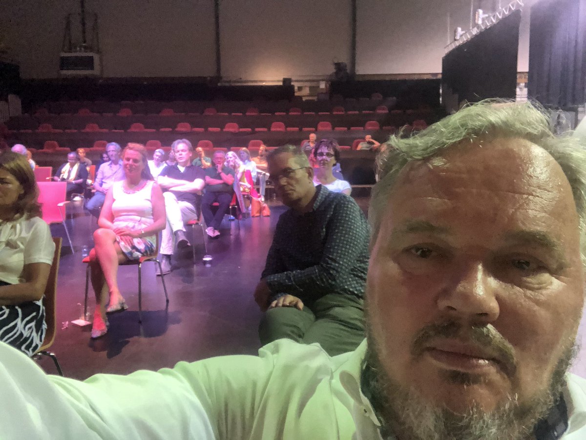 WicharD66's tweet photo. Een volle zaal luistert aandachtig naar de kandidaat #lijsttrekkers #SigridKaag en #TonVisser @D66. #Energiek #inspirerend #dienend https://t.co/hROtAGRNBo