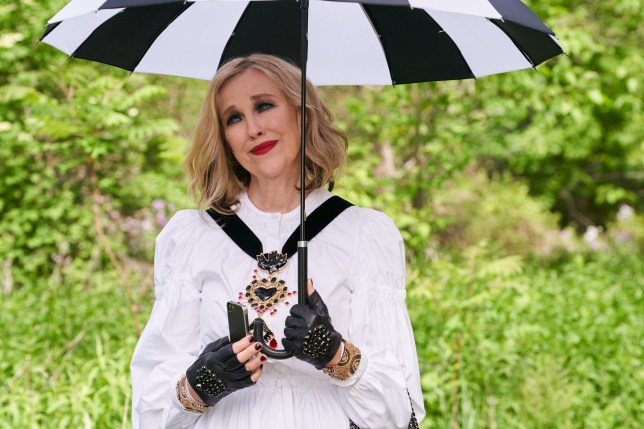 GoodWomanProd's tweet photo. When we grow up we want to be #MoiraRose. Woman. Goddess. Crow. Bébé. There is truly no one funnier than Catharine O’Hara and we worship that ground her sweet Canadian feet tread upon. Thank you for creating the woman of our dreams. #goodwoman @SchittsCreek @danjlevy https://t.co/6zPGDB6N8L