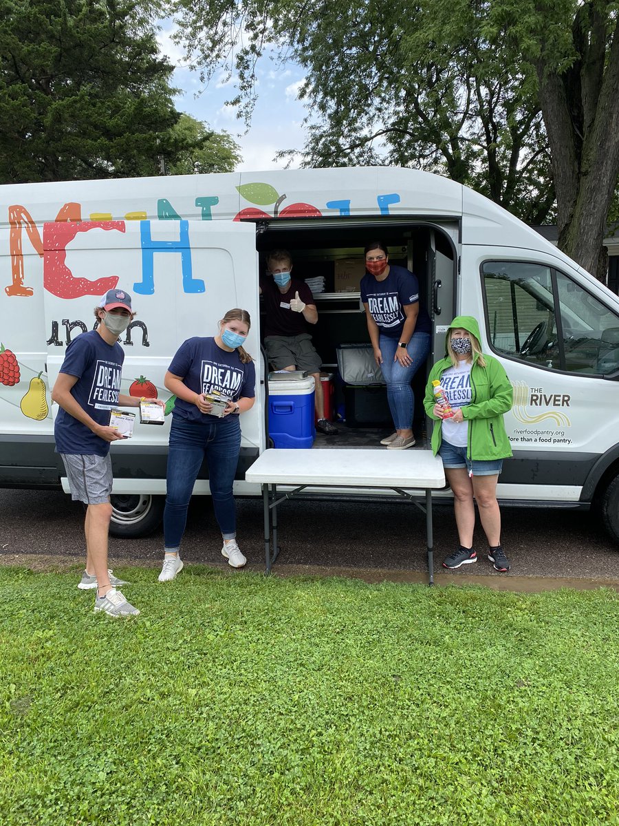 Spending this Saturday morning with @riverpantry handing out meals, smoke detectors and fire gone to help protect our community‼️🚨⛑🔥 #dreamfearlessly #americanfamily  @amfam @AmFamJack